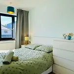 Cosy Modern Family Home Free Parking Garden