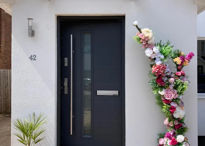 Cosy Modern Family Home Free Parking Garden